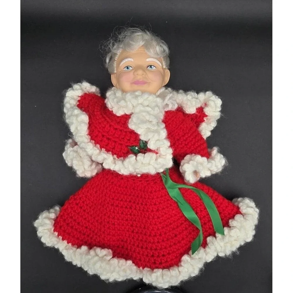 VtgMr & Mrs Santa Claus Dolls Crochet Outfit Christmas Decor Holidays Grannycore